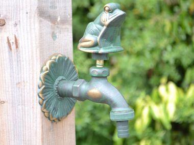 Frog Ornamental Garden Tap - Garden Shop Online UK Online Garden Centre
 - 1